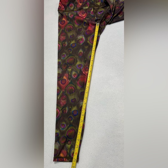 Fabletics Powerhold Leggings Peacock print.
Size: Medium - Picture 7 of 8